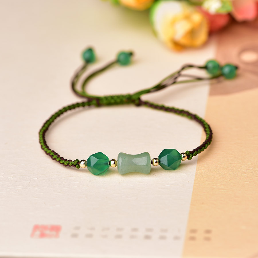 Women Fashion Designer - สร้อยข้อมือลูกปัดหยกธรรมชาติสีเขียว ของขวัญแฟชั่นสำหรับผู้หญิง กำไลข้อมือ เครื่องประดับแท้ แกะสลักจากอัญมณี วินเทจ