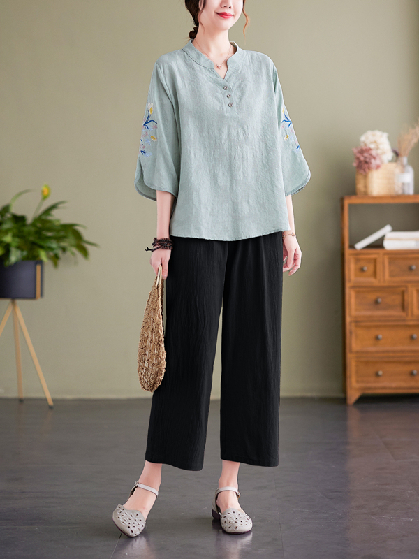 Women Fashion Over The Years - ชุดเซ็ตสองชิ้นสำหรับผู้หญิง แฟชั่นฤดูร้อน เสื้อคอวีผ้าฝ้ายลินินปักลายสวยหรู กางเกงขากว้าง ชุดลำลองสำหรับคุณแม่ที่ดูอ่อนเยาว์